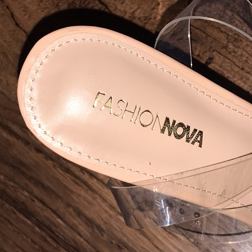 Beautiful BRAND NEW CINDERELLA SHOES SIZE 8 clear Strap Block Heel Sandals - Picture 12 of 13